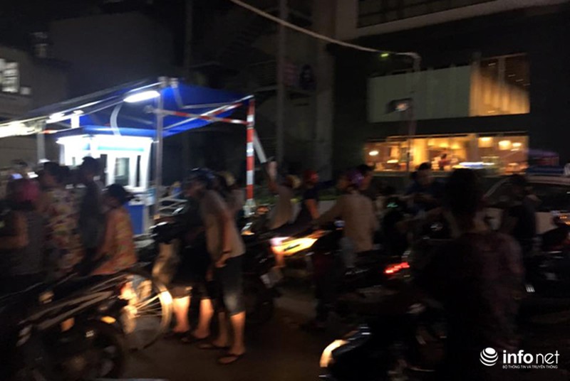 Gần trắng đêm giải cứu nam thanh niên lên tòa nhà cao 16 tầng để tự tử - ảnh 4
