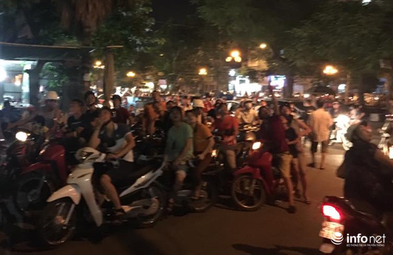 Gần trắng đêm giải cứu nam thanh niên lên tòa nhà cao 16 tầng để tự tử - ảnh 7