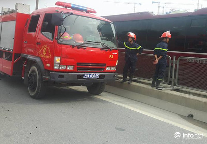 Xe tải chở gas lật trên đường cao tốc trên cao, giao thông kẹt cứng hàng km - ảnh 2