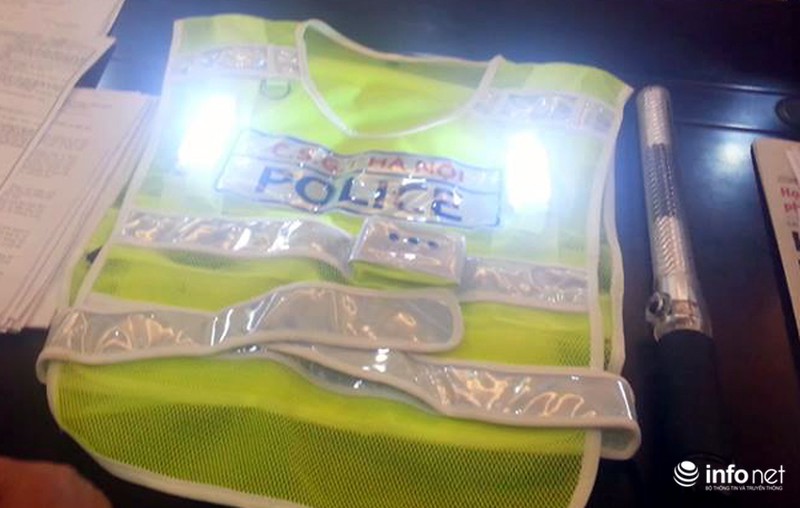 CSGT Thủ đô bảo vệ trật tự 3 vòng quanh khu phố đi bộ hồ Hoàn Kiếm - ảnh 5