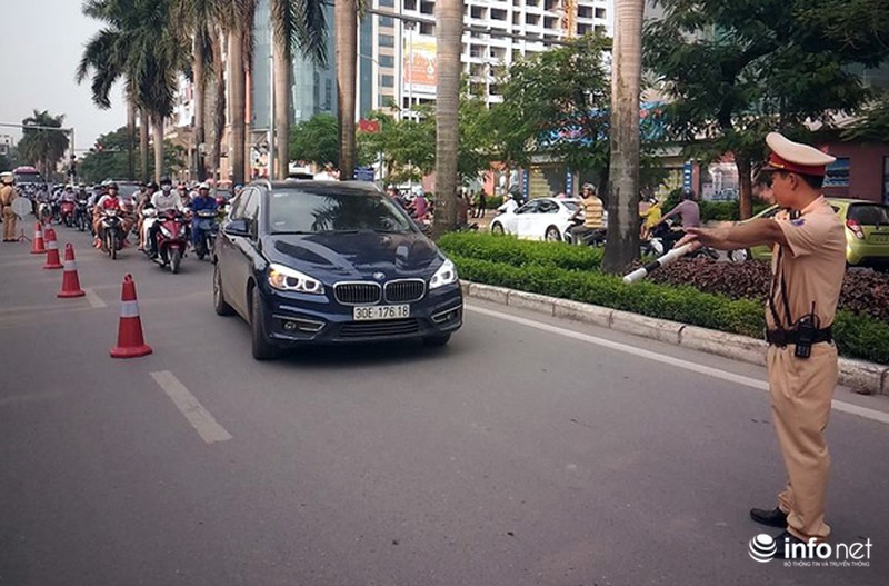 Người đàn ông đi đón con bị lực lượng CSGT xử phạt 3,5 triệu đồng - ảnh 1