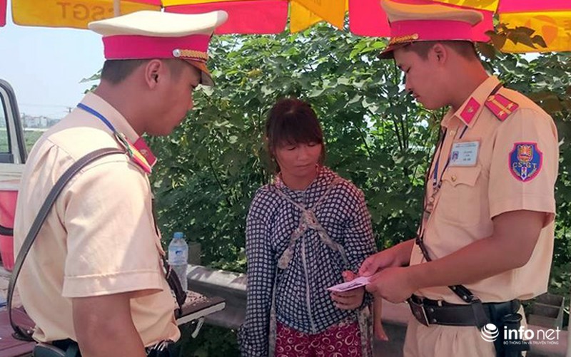 Người phụ nữ bị lừa bán sang Trung Quốc được CSGT đưa về nhà - ảnh 1