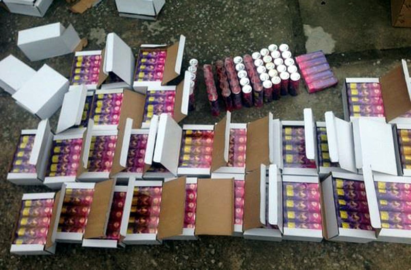 CSGT phát hiện gần 1 .000 quả pháo trên xe tải chở từ Hà Nội vào Đăk Lăk - ảnh 3