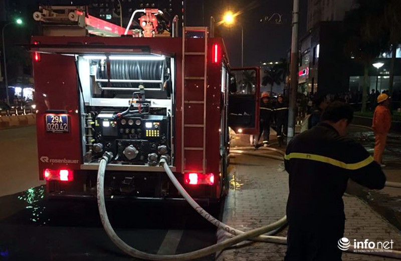 Hà Nội: Trường mầm non trong chung cư bốc cháy dữ dội - ảnh 4