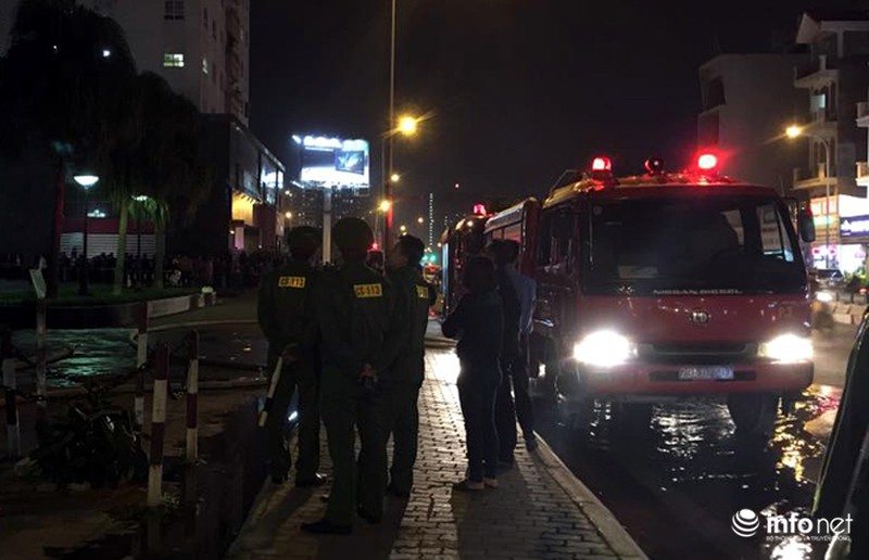 Hà Nội: Trường mầm non trong chung cư bốc cháy dữ dội - ảnh 6