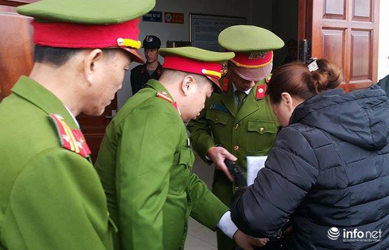 Kẻ giết 4 bà cháu ở Quảng Ninh đeo công cụ chống cắn lưỡi tới tòa - ảnh 5