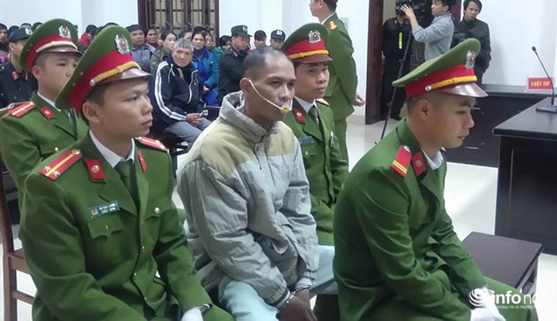 Kẻ giết 4 bà cháu ở Quảng Ninh đeo công cụ chống cắn lưỡi tới tòa - ảnh 6