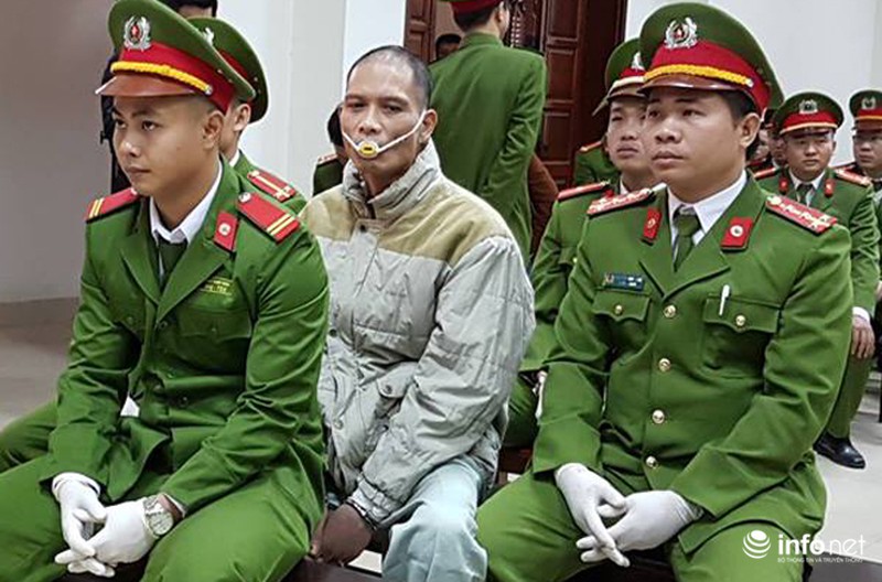 Kẻ giết 4 bà cháu ở Quảng Ninh đeo công cụ chống cắn lưỡi tới tòa - ảnh 9