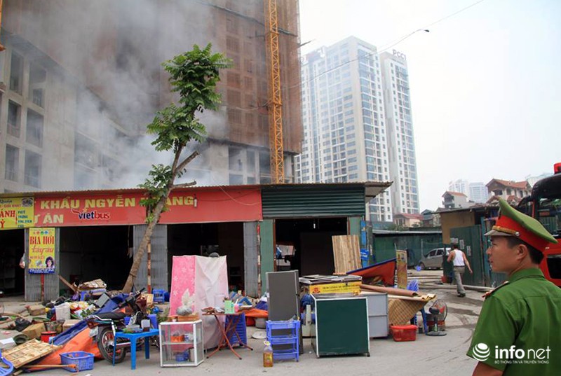 Hà Nội: Cháy lớn tại một khu lán công nhân - ảnh 1