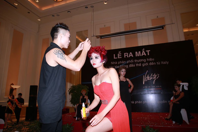 Thương hiệu Vitality’s “chào sân” Việt Nam bằng màn trình diễn thời trang tóc - ảnh 3