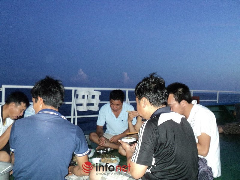 Ở điểm nóng Hoàng Sa, không chỉ có... vòi rồng và đâm va - ảnh 8