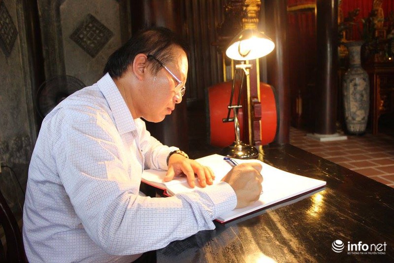 Đoàn giám sát, kiểm tra bầu cử thắp hương tại đền thờ Bác Hồ ở Tuyên Quang - ảnh 5