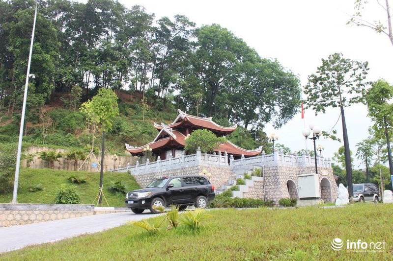 Đoàn giám sát, kiểm tra bầu cử thắp hương tại đền thờ Bác Hồ ở Tuyên Quang - ảnh 6