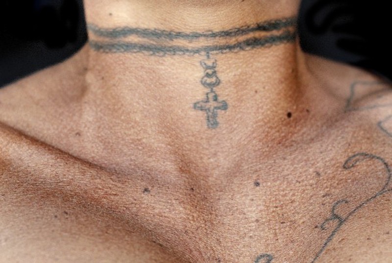 Nhói lòng cuộc sống ở hai thế giới của một gái