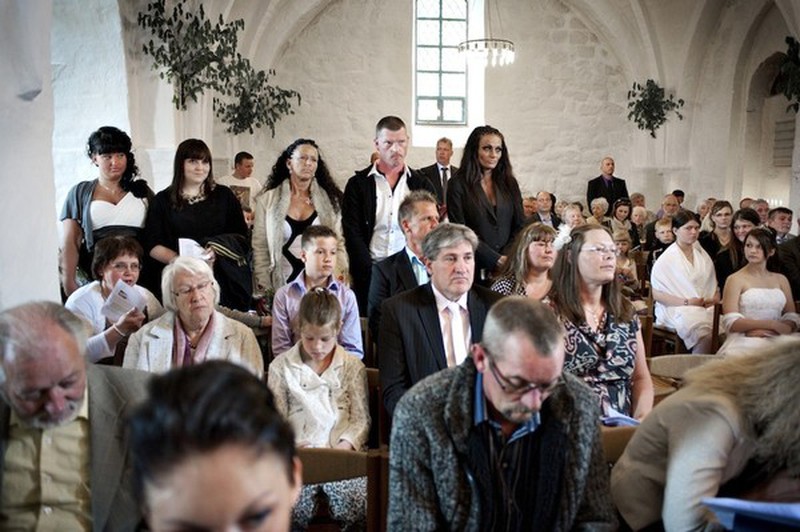 Nhói lòng cuộc sống ở hai thế giới của một gái