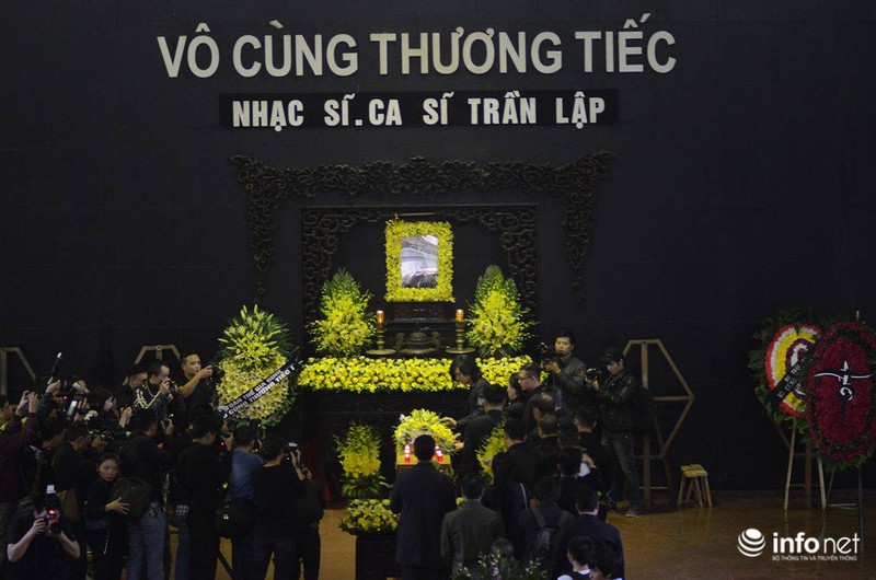 Trực tuyến lễ tang Trần Lập: Người hâm mộ rơi nước mắt tiễn đưa thần tượng - ảnh 1