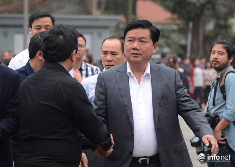 Trực tuyến lễ tang Trần Lập: Người hâm mộ rơi nước mắt tiễn đưa thần tượng - ảnh 11