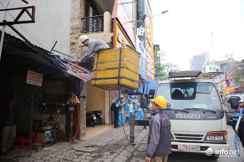 Hà Nội đồng loạt ra quân, mạnh tay xử lý lấn chiếm vỉa hè - ảnh 15