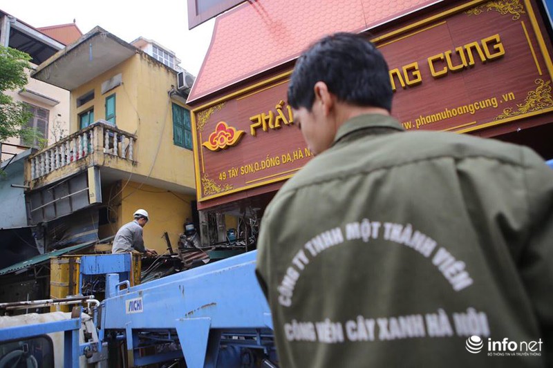 Hà Nội đồng loạt ra quân, mạnh tay xử lý lấn chiếm vỉa hè - ảnh 17