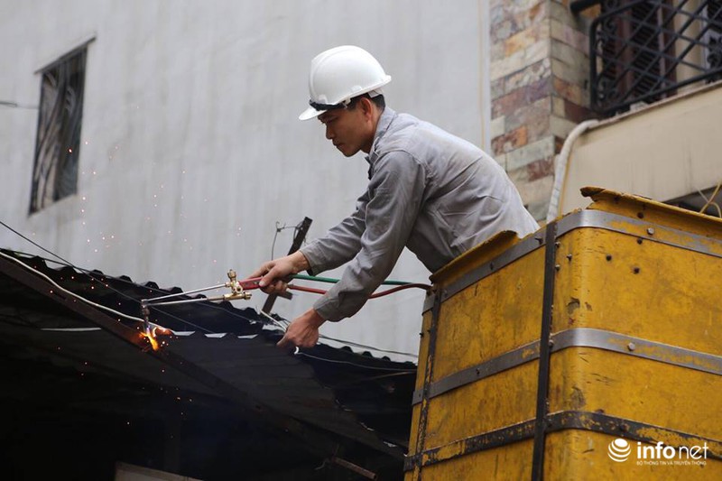 Hà Nội đồng loạt ra quân, mạnh tay xử lý lấn chiếm vỉa hè - ảnh 20