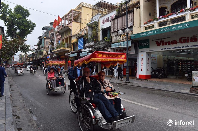 Hà Nội đồng loạt ra quân, mạnh tay xử lý lấn chiếm vỉa hè - ảnh 9
