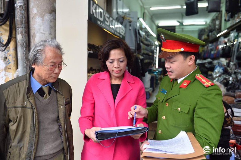 Hà Nội đồng loạt ra quân, mạnh tay xử lý lấn chiếm vỉa hè - ảnh 10