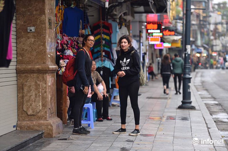 Hà Nội đồng loạt ra quân, mạnh tay xử lý lấn chiếm vỉa hè - ảnh 12