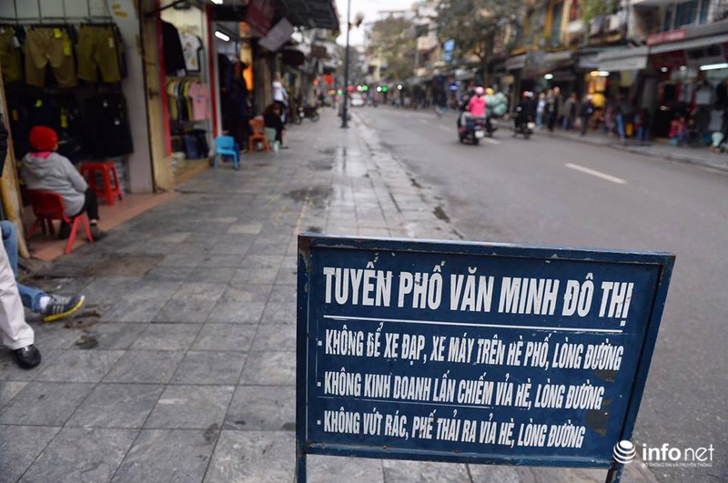 Hà Nội đồng loạt ra quân, mạnh tay xử lý lấn chiếm vỉa hè - ảnh 13