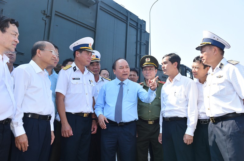 Thủ tướng kiểm tra sẵn sàng chiến đấu tại lữ đoàn tên lửa bờ, Vùng 2 Hải quân - ảnh 4