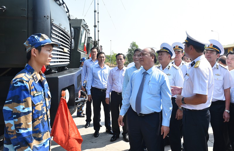 Thủ tướng kiểm tra sẵn sàng chiến đấu tại lữ đoàn tên lửa bờ, Vùng 2 Hải quân - ảnh 6