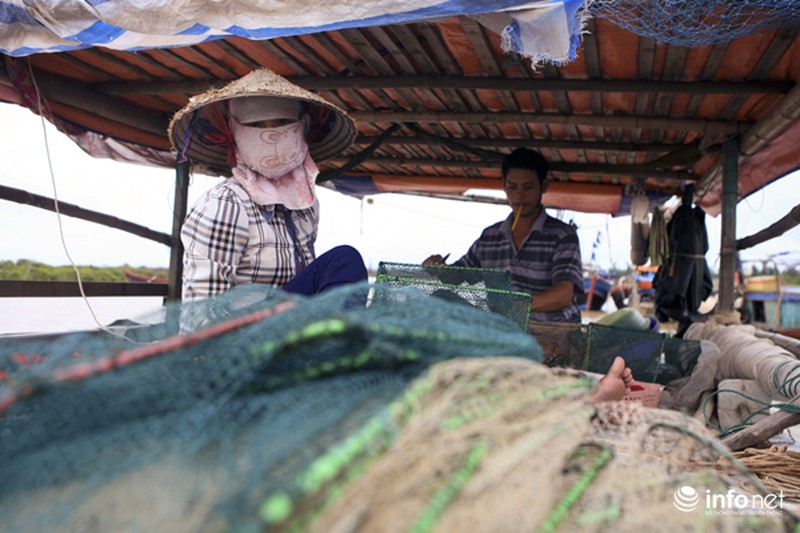 Về làng toàn những người chỉ biết