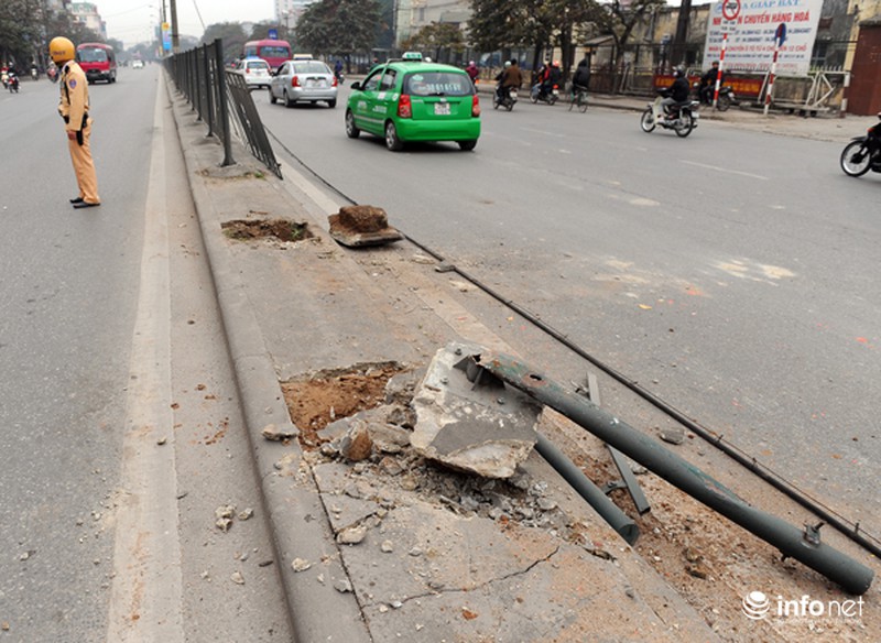 Đầu năm xe buýt mất lái đâm nát dải phân cách - ảnh 3