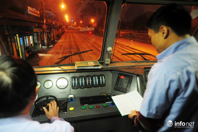 Cận cảnh đoàn tàu hỏa