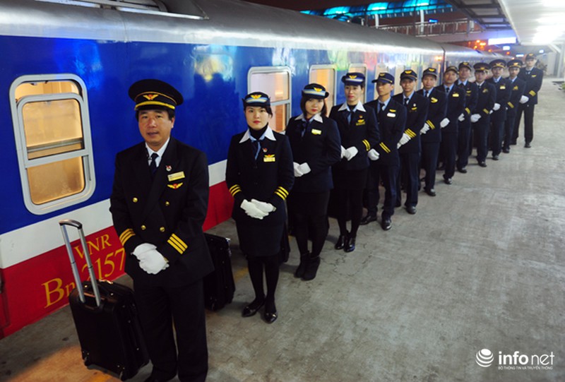 Cận cảnh đoàn tàu hỏa
