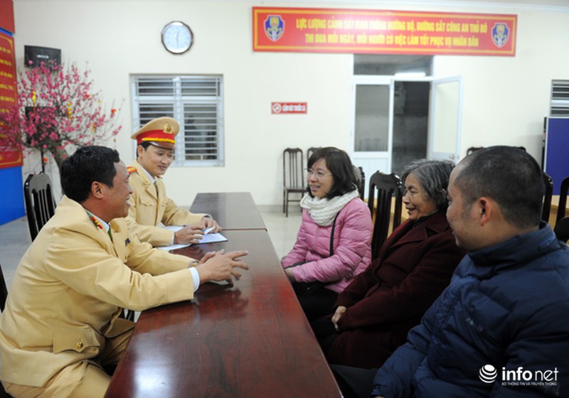 Cụ bà đi lạc đã được đưa về nhà - ảnh 1