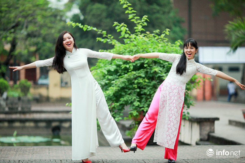 Học sinh cuối cấp tinh nghịch chụp ảnh kỷ yếu - ảnh 10