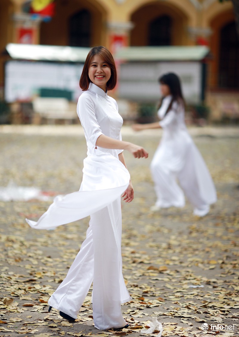 Học sinh cuối cấp tinh nghịch chụp ảnh kỷ yếu - ảnh 11