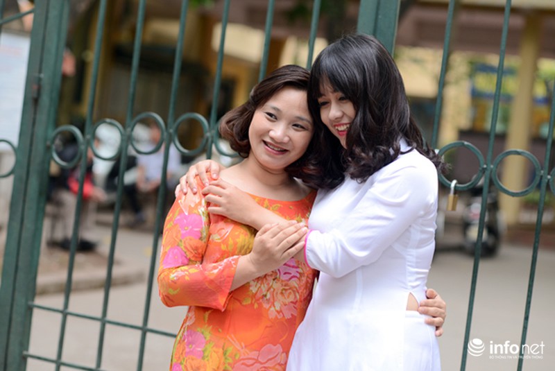 Học sinh cuối cấp tinh nghịch chụp ảnh kỷ yếu - ảnh 12