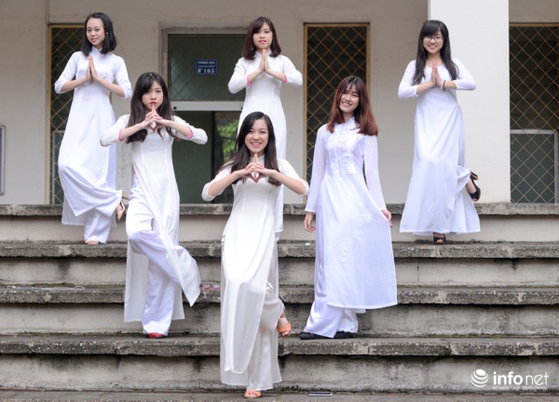 Học sinh cuối cấp tinh nghịch chụp ảnh kỷ yếu - ảnh 9