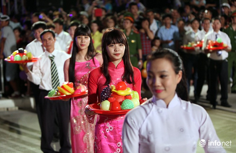 Rực rỡ đêm hội Carnaval Hạ Long 2015 với hơn 10.000 người có mặt - ảnh 10