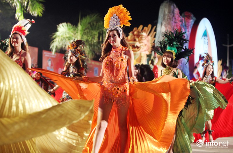 Rực rỡ đêm hội Carnaval Hạ Long 2015 với hơn 10.000 người có mặt - ảnh 13
