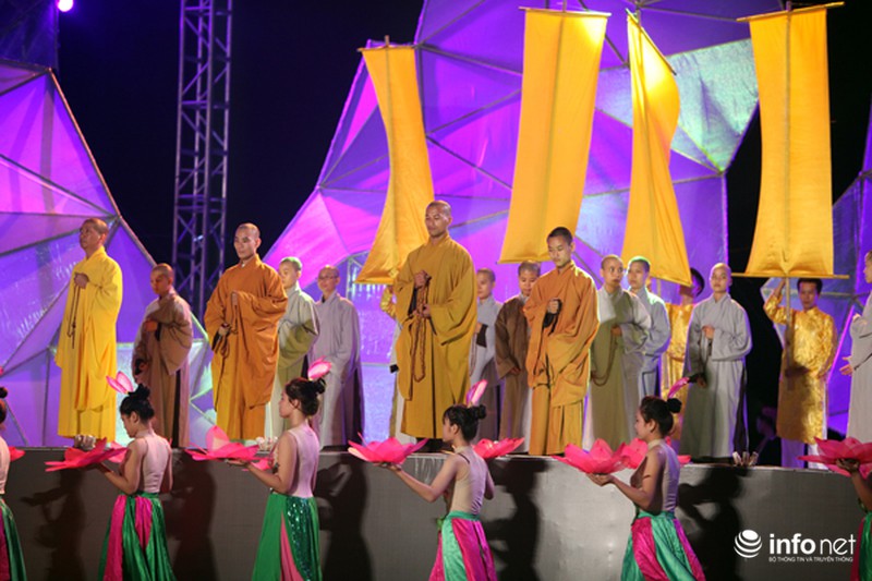 Rực rỡ đêm hội Carnaval Hạ Long 2015 với hơn 10.000 người có mặt - ảnh 3