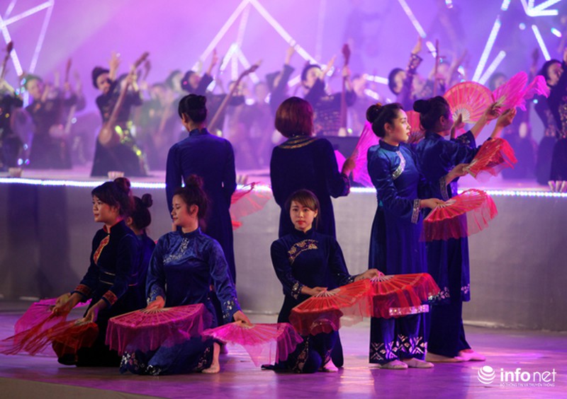 Rực rỡ đêm hội Carnaval Hạ Long 2015 với hơn 10.000 người có mặt - ảnh 5