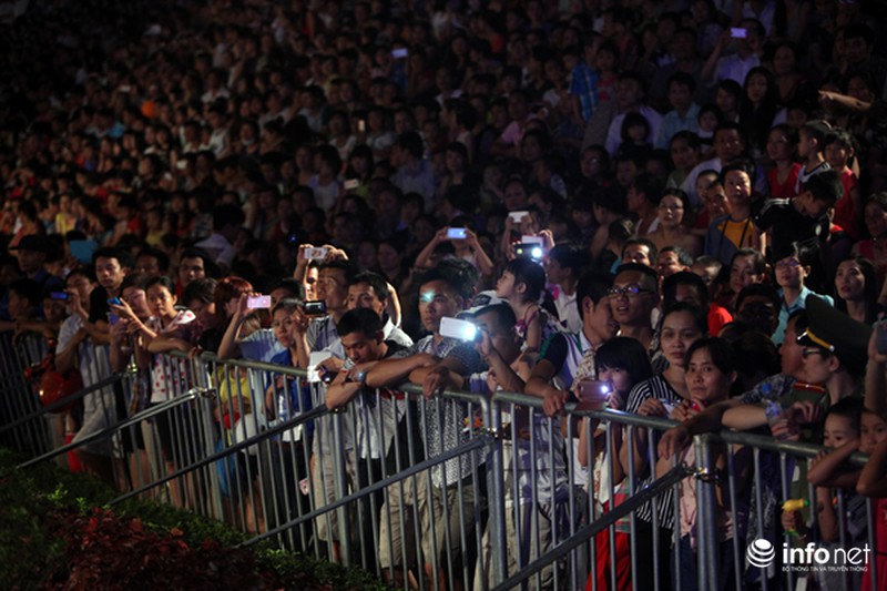 Rực rỡ đêm hội Carnaval Hạ Long 2015 với hơn 10.000 người có mặt - ảnh 7