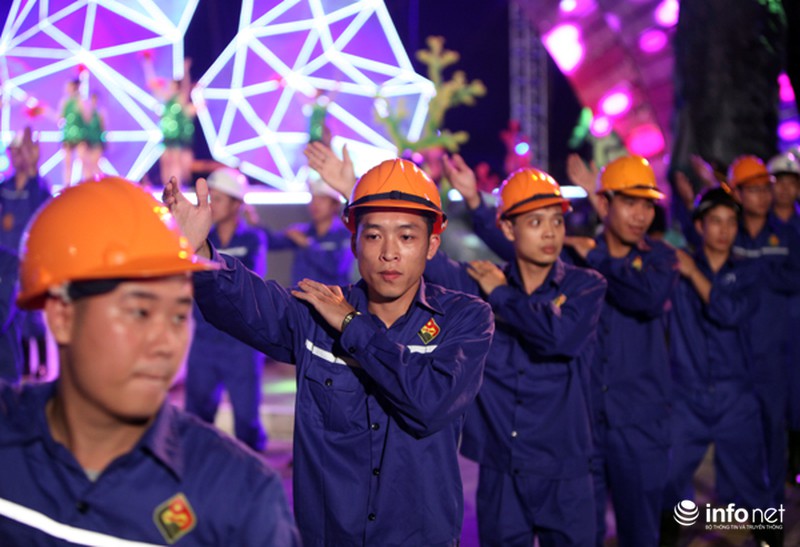 Rực rỡ đêm hội Carnaval Hạ Long 2015 với hơn 10.000 người có mặt - ảnh 8