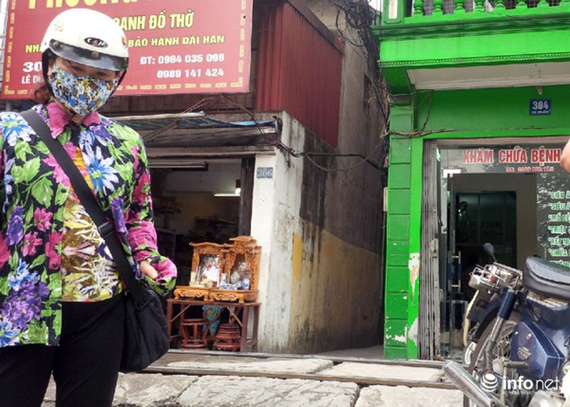 Hà Nội: Bị tàu húc văng khỏi đường ray, 2 cô gái trẻ may mắn thoát nạn - ảnh 4