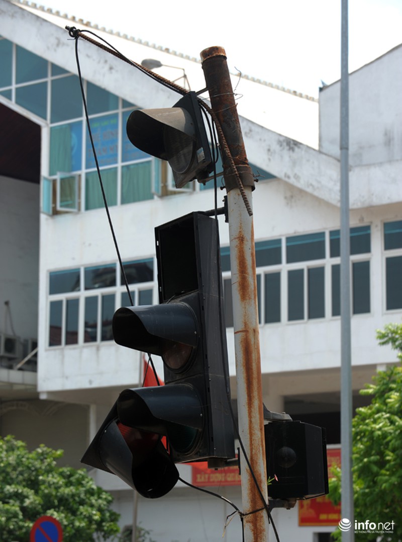 Nhếch nhác đèn giao thông tại ngã tư Bạch Mai - Lê Thanh Nghị - ảnh 6