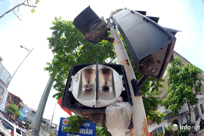 Nhếch nhác đèn giao thông tại ngã tư Bạch Mai - Lê Thanh Nghị - ảnh 5