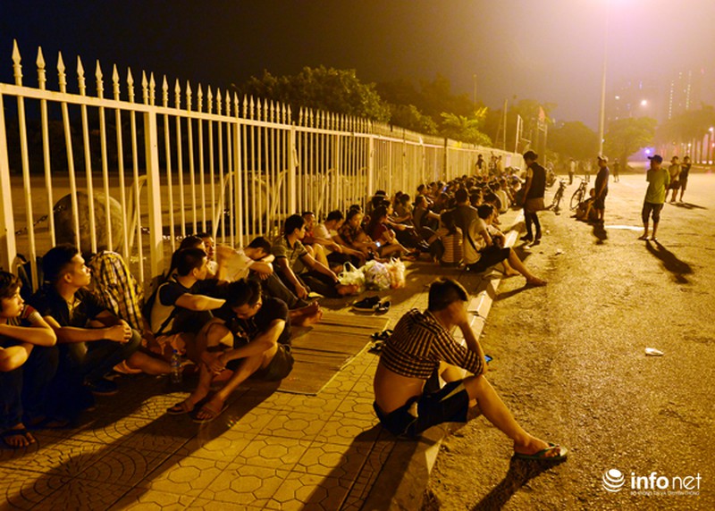 Thâu đêm xếp hàng chờ mua vé trận giao hữu Man City - Việt Nam - ảnh 7