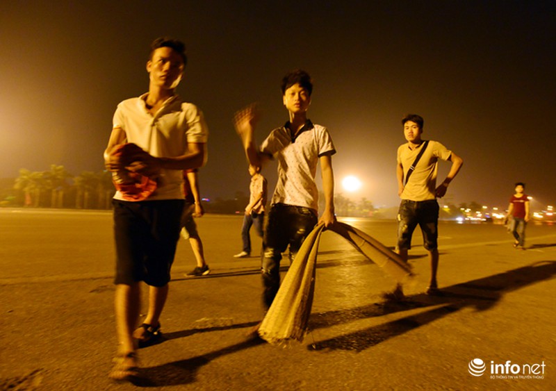 Thâu đêm xếp hàng chờ mua vé trận giao hữu Man City - Việt Nam - ảnh 8